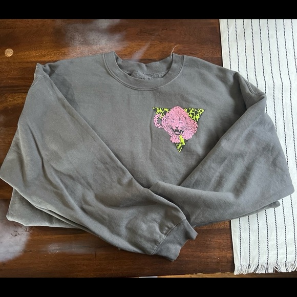 Super cute Def Leppard sweatshirt - Picture 3 of 4